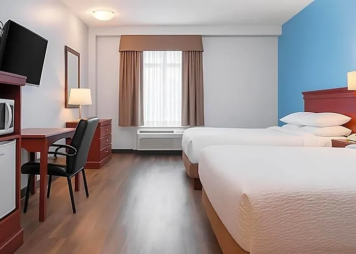 Signature Stay Inn & Suites - Downtown Hamilton